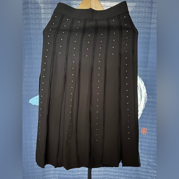 NWOT Funky Guess Skirt With Metal Detailing - Picture 3 of 4